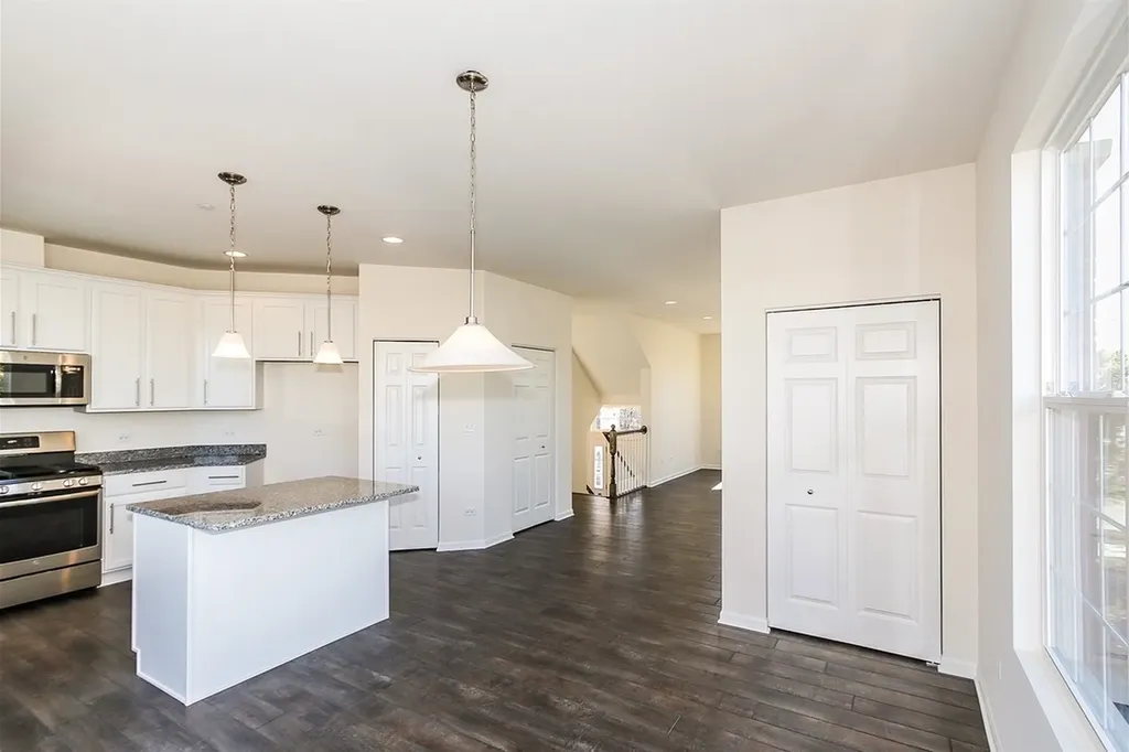 1923 Continental Avenue Naperville IL 60563