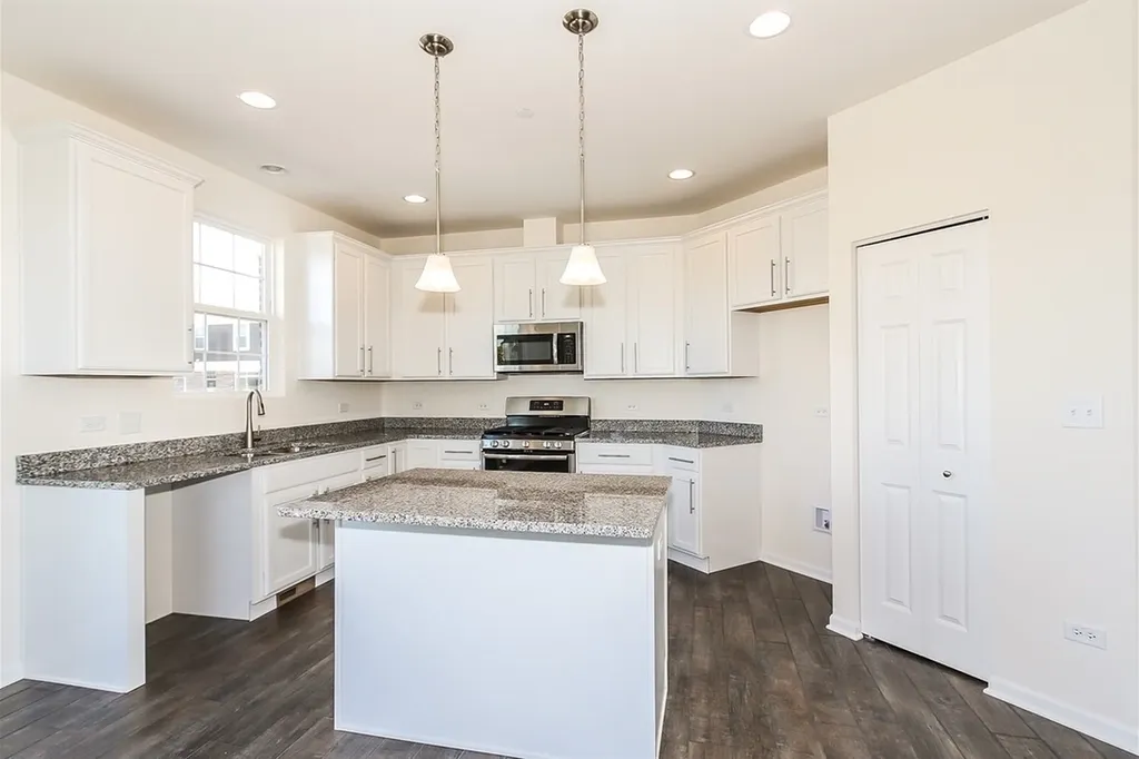 1923 Continental Avenue Naperville IL 60563