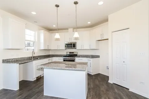 1923 Continental Avenue Naperville IL 60563