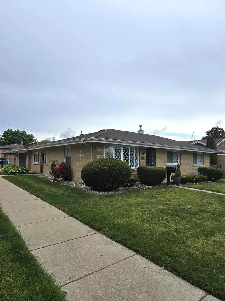 6101 West 82nd Place Burbank IL 60459