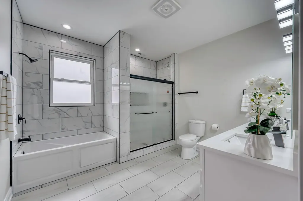 923 North Massasoit Avenue Chicago IL 60651