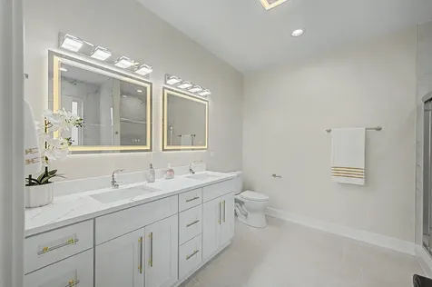 923 North Massasoit Avenue Chicago IL 60651