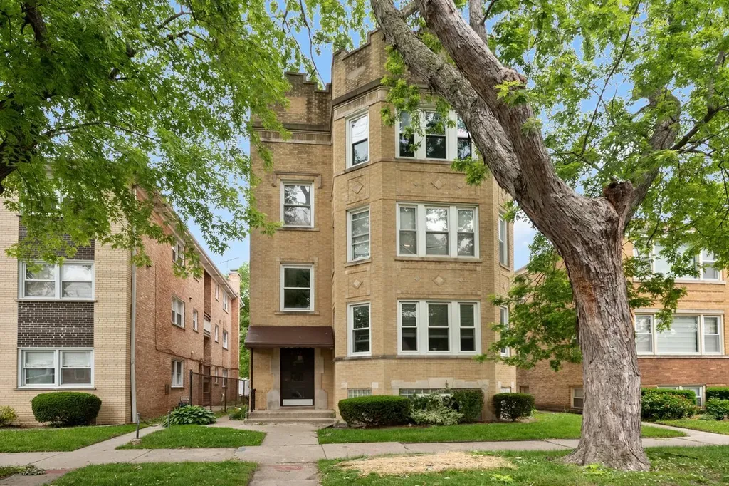 2732 West Greenleaf Avenue Chicago IL 60645