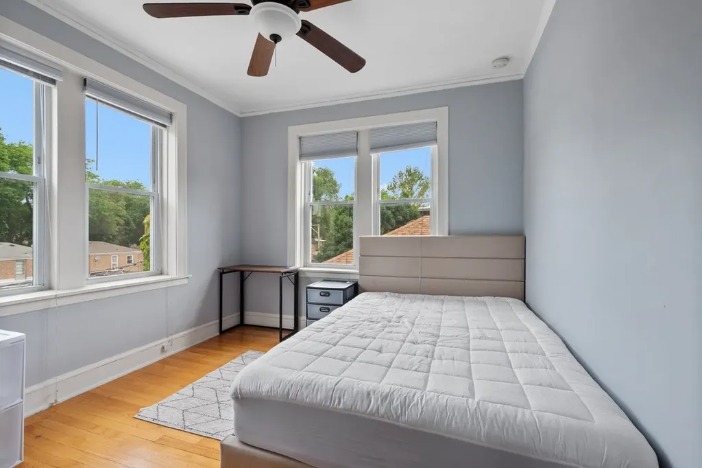 2732 West Greenleaf Avenue Chicago IL 60645