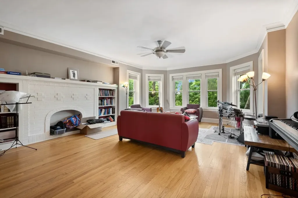 2732 West Greenleaf Avenue Chicago IL 60645