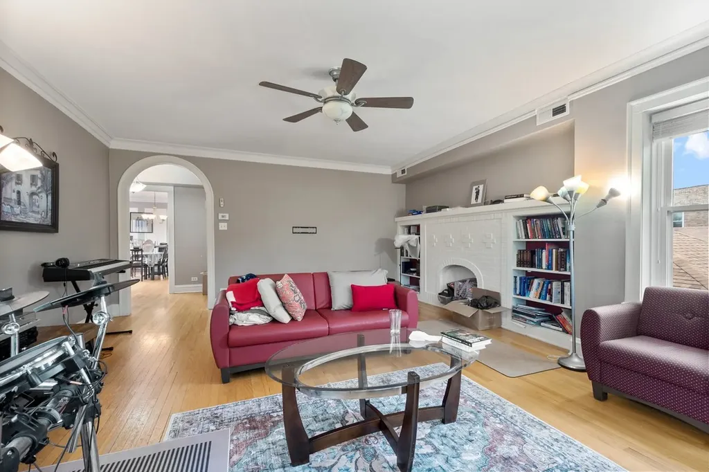2732 West Greenleaf Avenue Chicago IL 60645