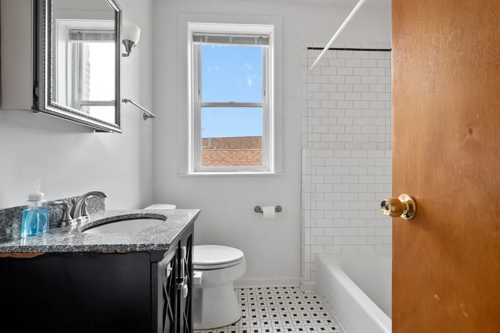 2732 West Greenleaf Avenue Chicago IL 60645