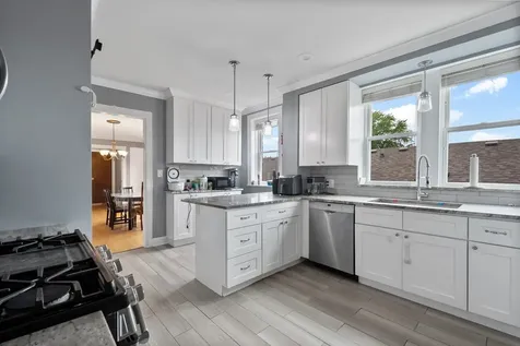 2732 West Greenleaf Avenue Chicago IL 60645