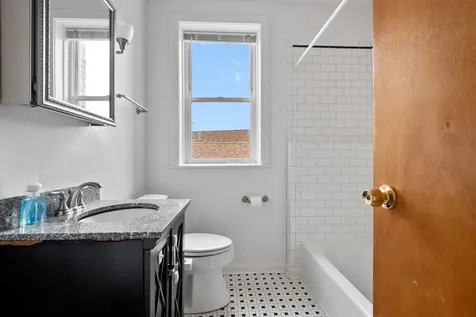 2732 West Greenleaf Avenue Chicago IL 60645