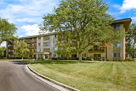 2214 South Goebbert Road Arlington Heights IL 60005