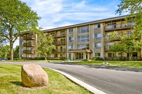 2214 South Goebbert Road Arlington Heights IL 60005