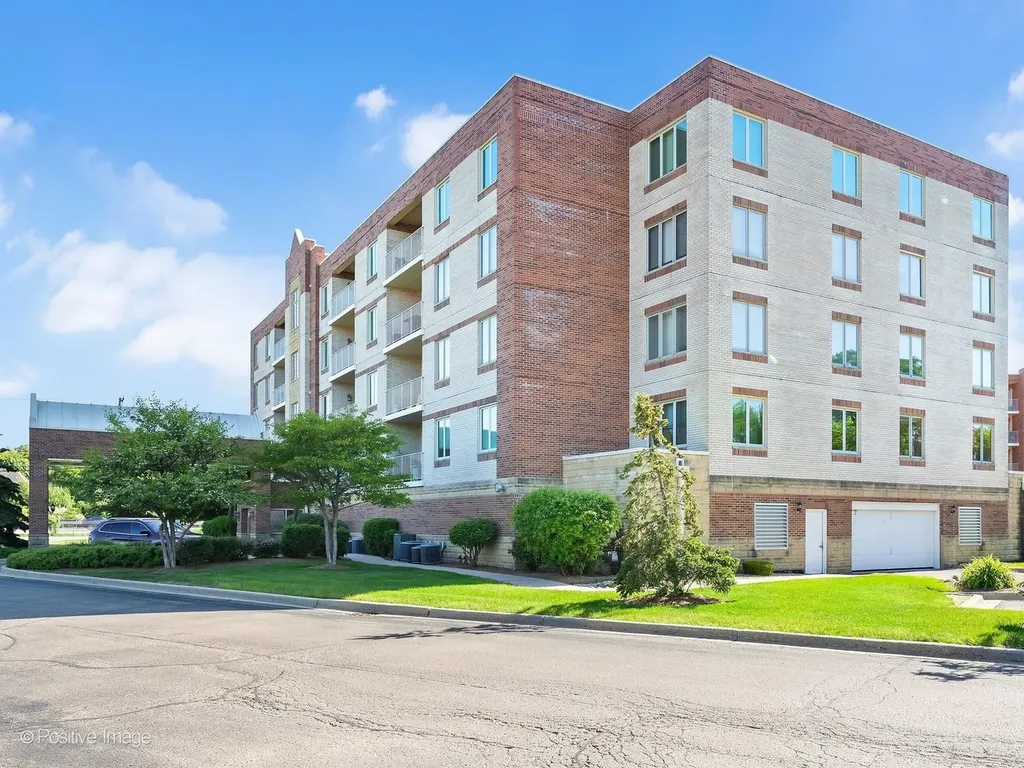 175 West Brush Hill Road Elmhurst IL 60126