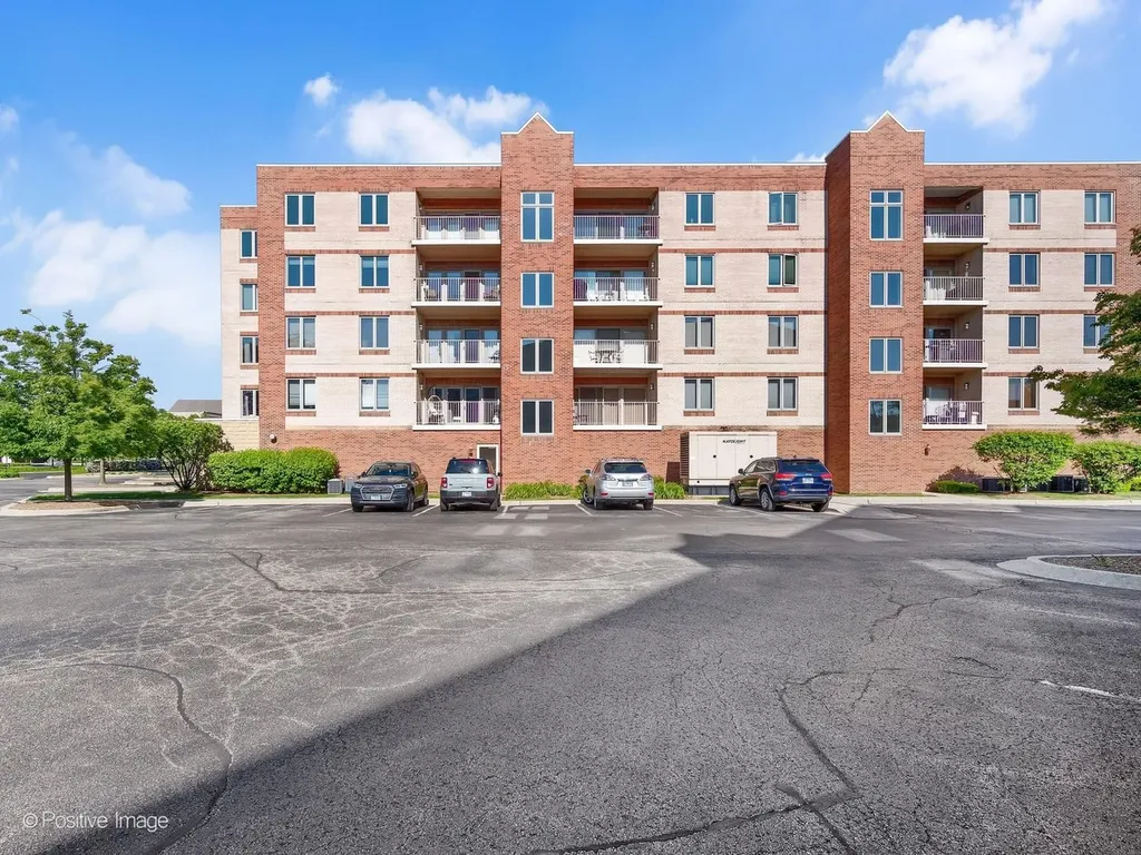 175 West Brush Hill Road Elmhurst IL 60126