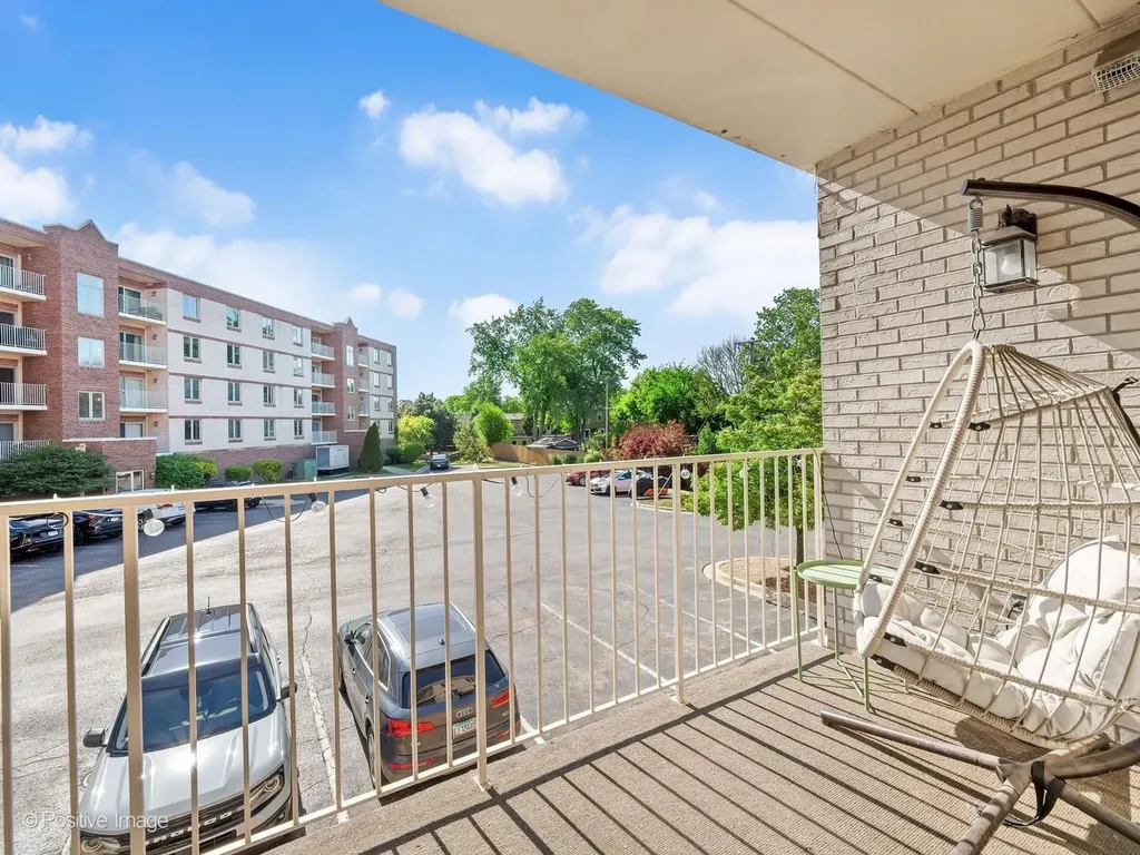 175 West Brush Hill Road Elmhurst IL 60126