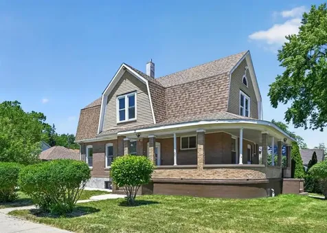 558 North Crystal Street Elgin IL 60123
