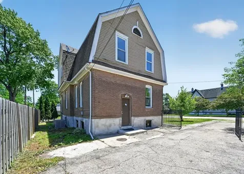558 North Crystal Street Elgin IL 60123