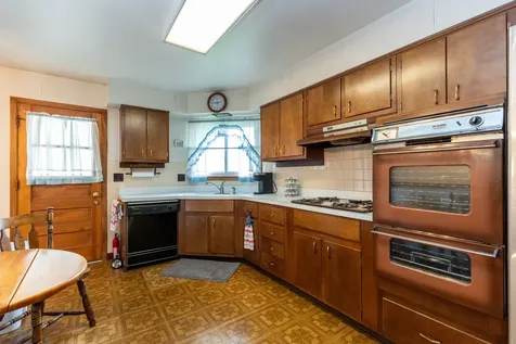 70 Dover Drive Des Plaines IL 60018