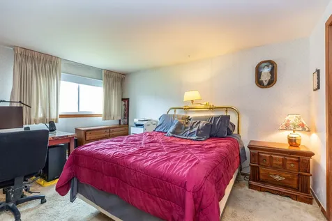 70 Dover Drive Des Plaines IL 60018