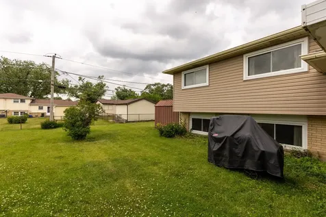 70 Dover Drive Des Plaines IL 60018