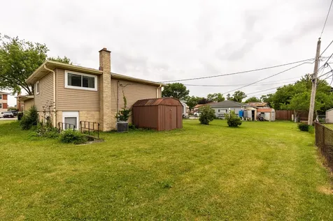 70 Dover Drive Des Plaines IL 60018