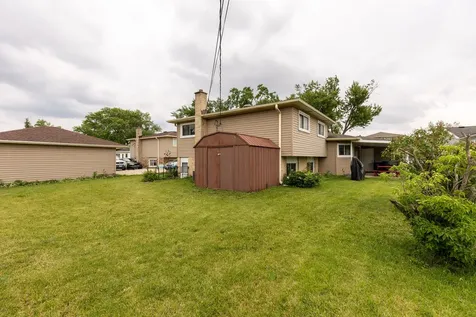 70 Dover Drive Des Plaines IL 60018