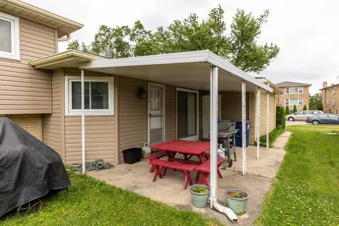 70 Dover Drive Des Plaines IL 60018