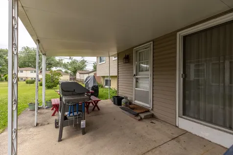 70 Dover Drive Des Plaines IL 60018