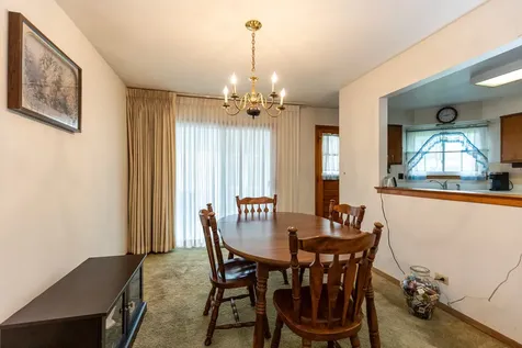 70 Dover Drive Des Plaines IL 60018
