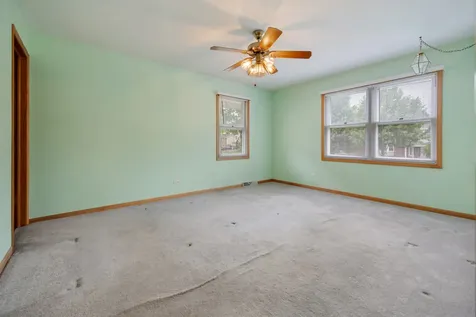 1381 Volkamer Trail Elk Grove Village IL 60007