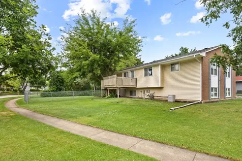 1381 Volkamer Trail Elk Grove Village IL 60007