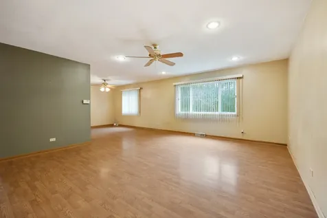 1381 Volkamer Trail Elk Grove Village IL 60007
