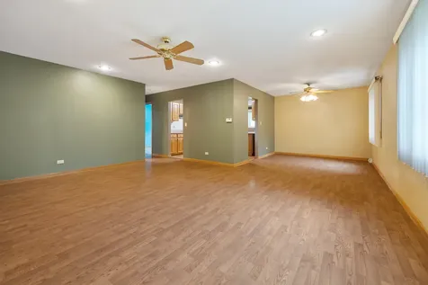 1381 Volkamer Trail Elk Grove Village IL 60007