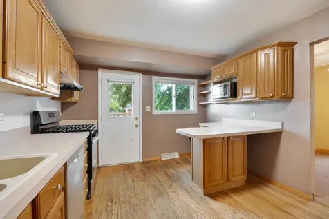 1381 Volkamer Trail Elk Grove Village IL 60007