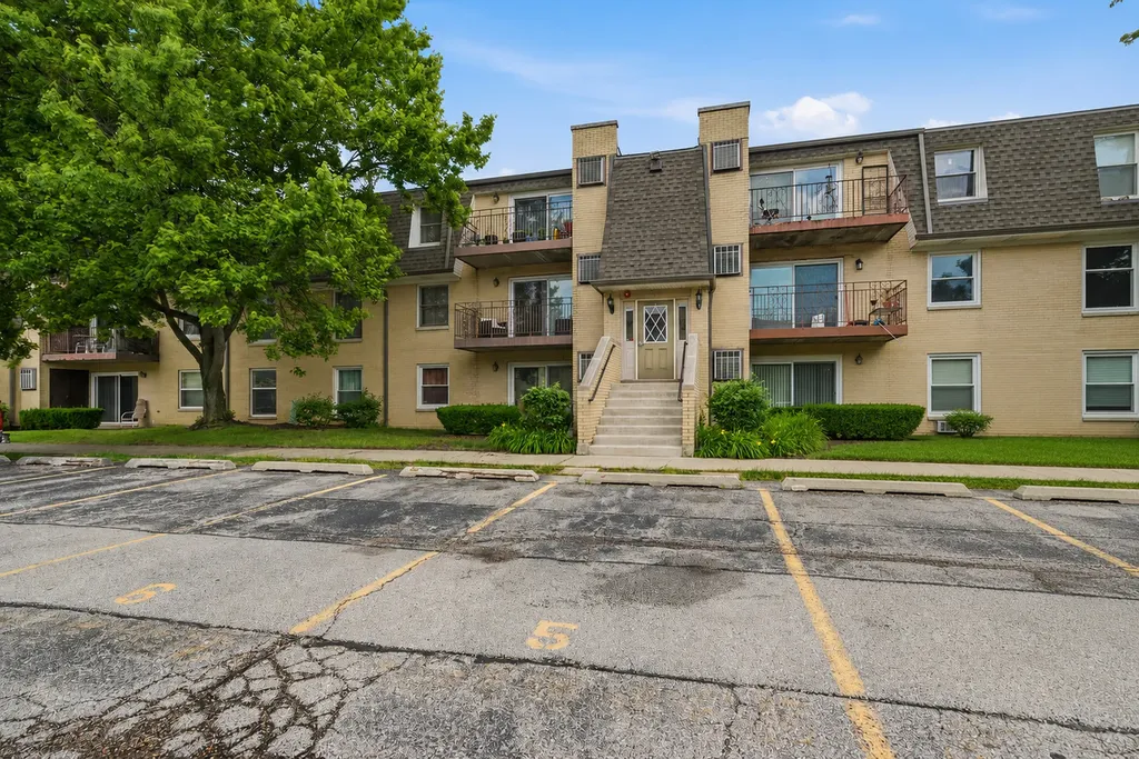 814 North River Road Mount Prospect IL 60056