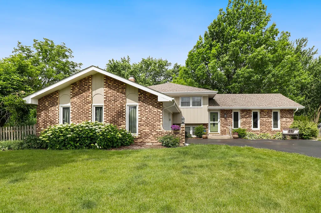 11S560 Whittington Lane Naperville IL 60564