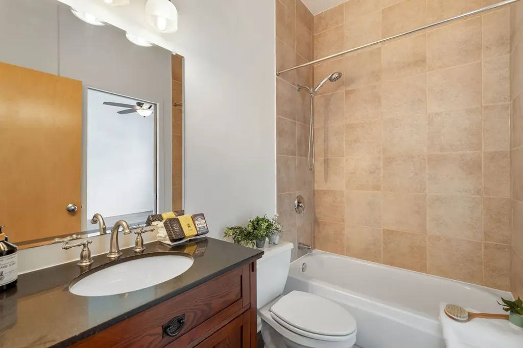 2312 North Bloomingdale Avenue Chicago IL 60647