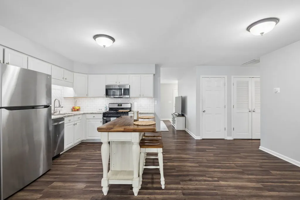 1950 Heather Drive Aurora IL 60506