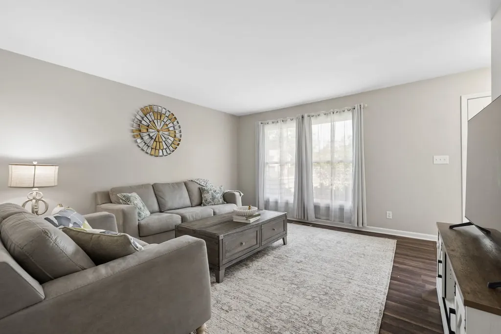 1950 Heather Drive Aurora IL 60506