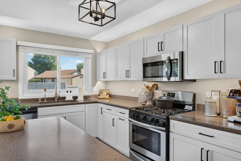 30W253 Bedford Lane Warrenville IL 60555