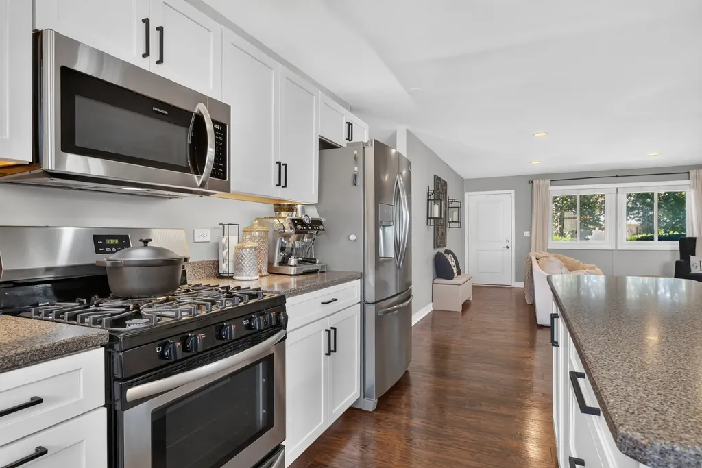 30W253 Bedford Lane Warrenville IL 60555