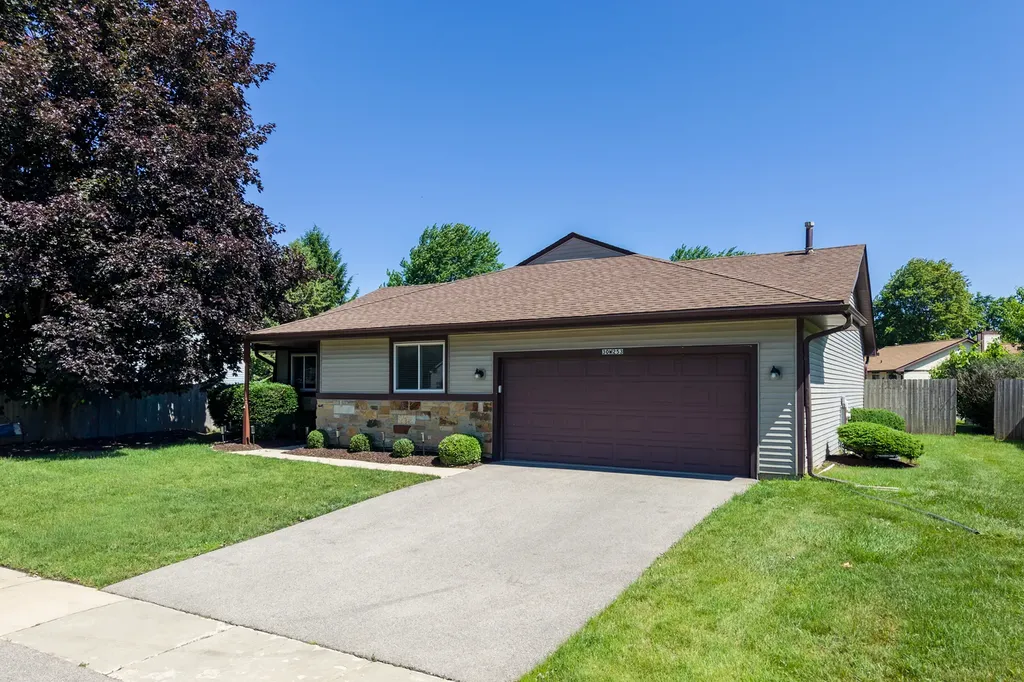 30W253 Bedford Lane Warrenville IL 60555