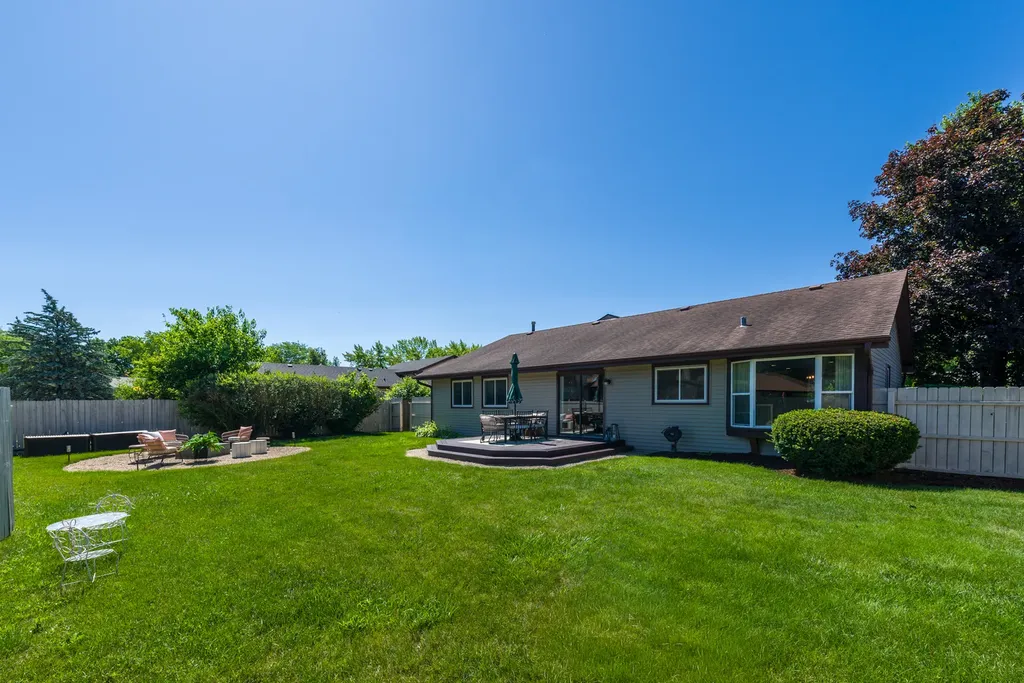 30W253 Bedford Lane Warrenville IL 60555