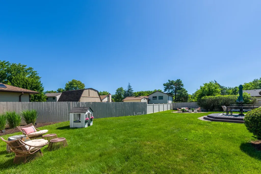30W253 Bedford Lane Warrenville IL 60555
