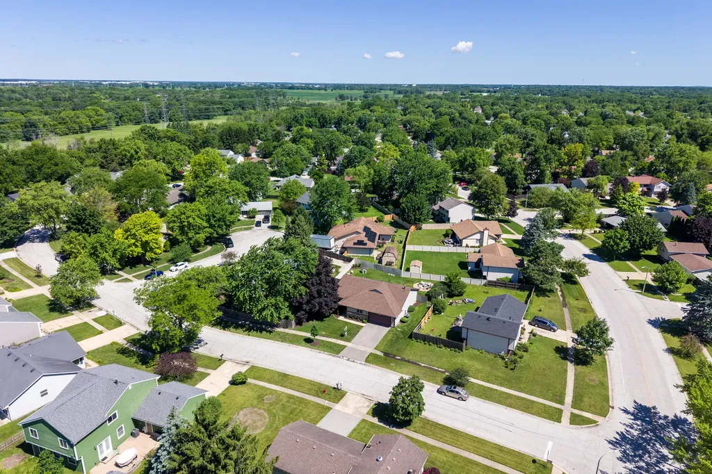 30W253 Bedford Lane Warrenville IL 60555