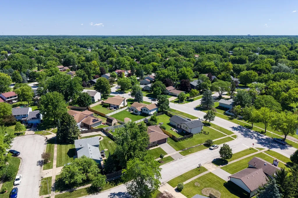 30W253 Bedford Lane Warrenville IL 60555