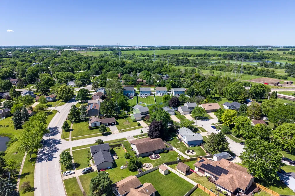 30W253 Bedford Lane Warrenville IL 60555
