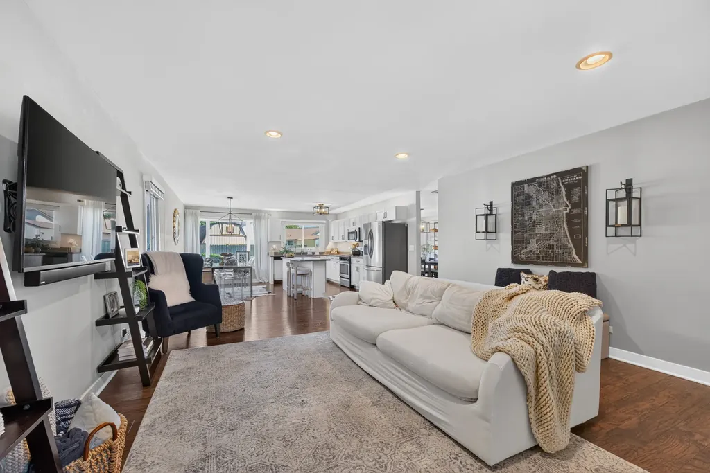 30W253 Bedford Lane Warrenville IL 60555