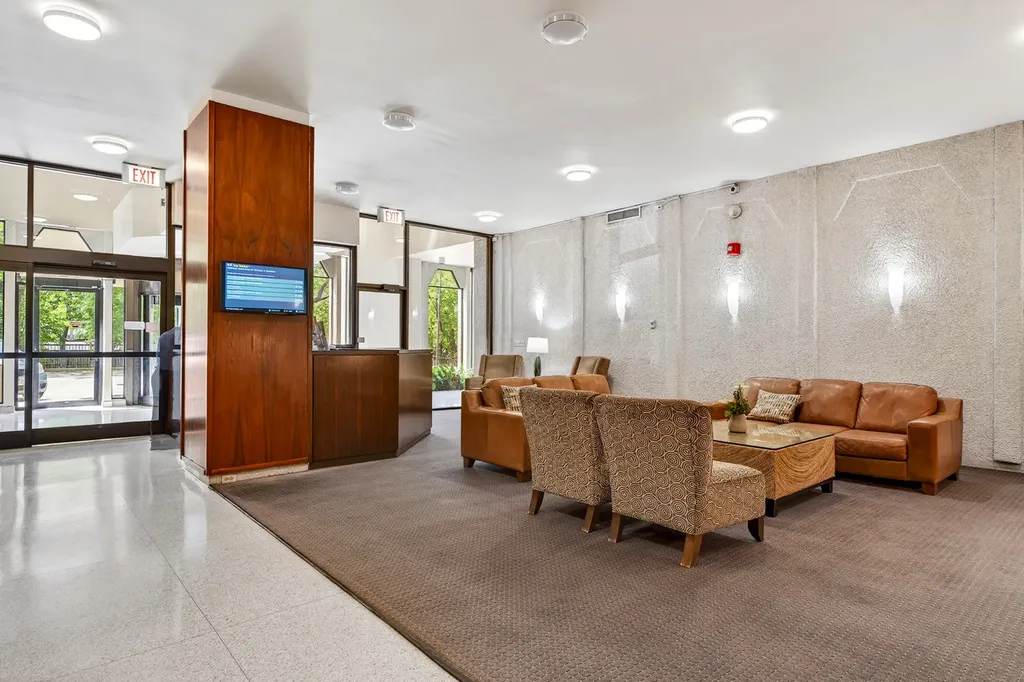 6007 North Sheridan Road Chicago IL 60660