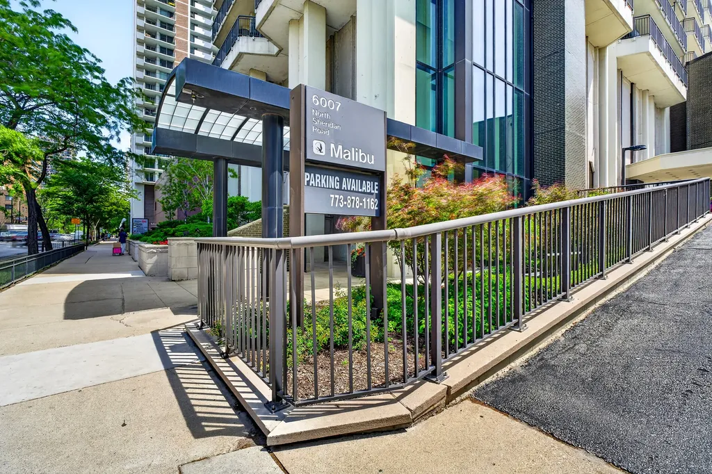 6007 North Sheridan Road Chicago IL 60660