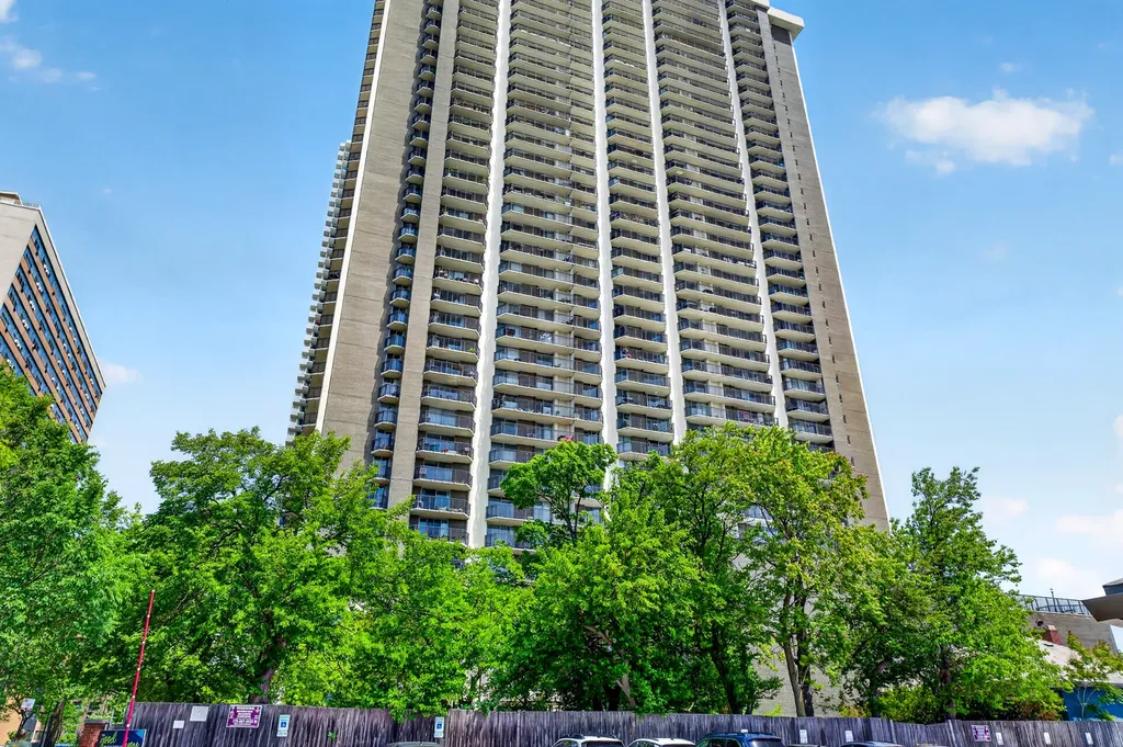 6007 North Sheridan Road Chicago IL 60660